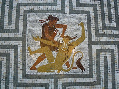 Theseus tötet den Minotaurus (Minotauros)