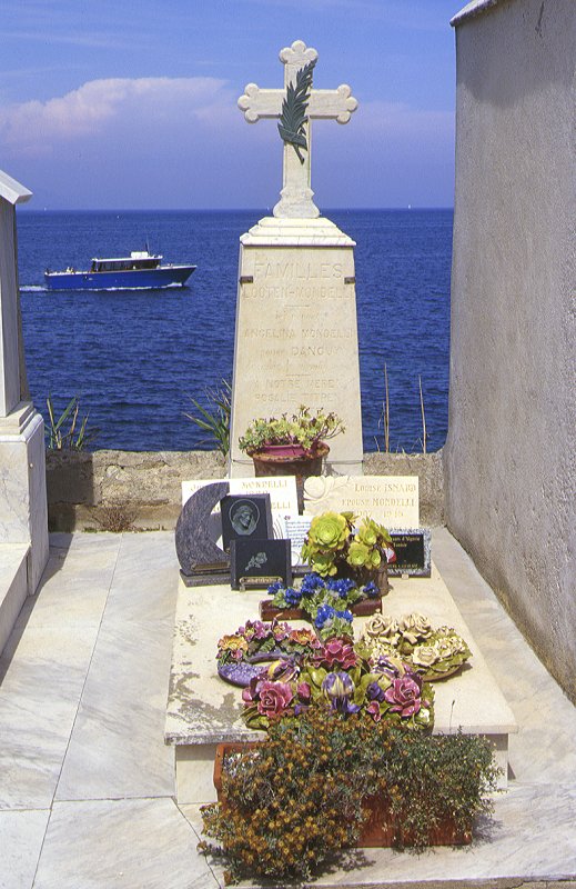 Der Friedhof von St-Tropez am Mittelmeer