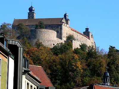 Die Plassenburg über der historischen Altstadt von Kulmbach