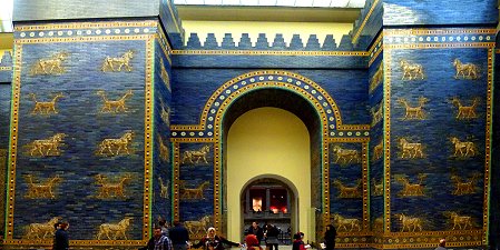 Das Ischtar-Tor im Pergamonmuseum in Berlin